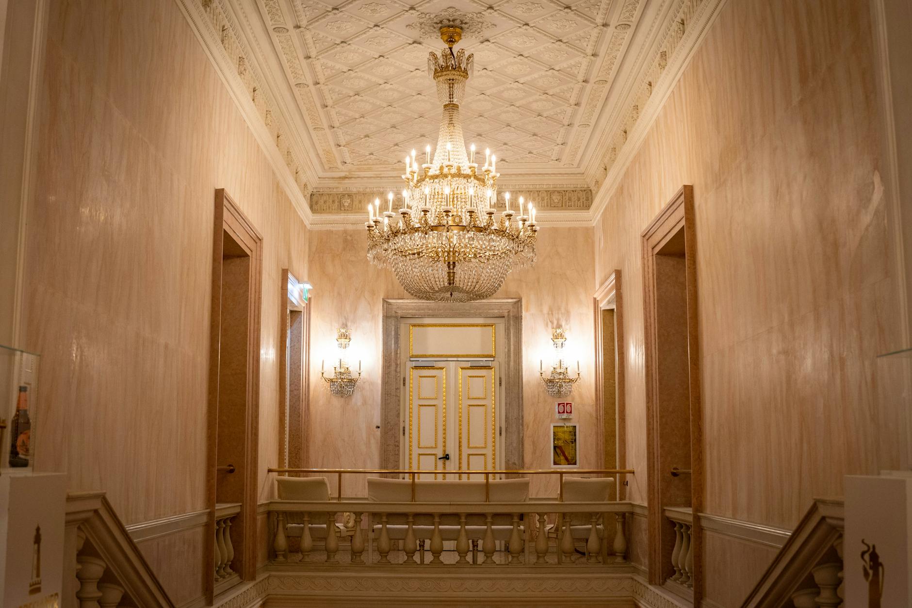 Altbau-Eigentumswohnung in 1010 Wien